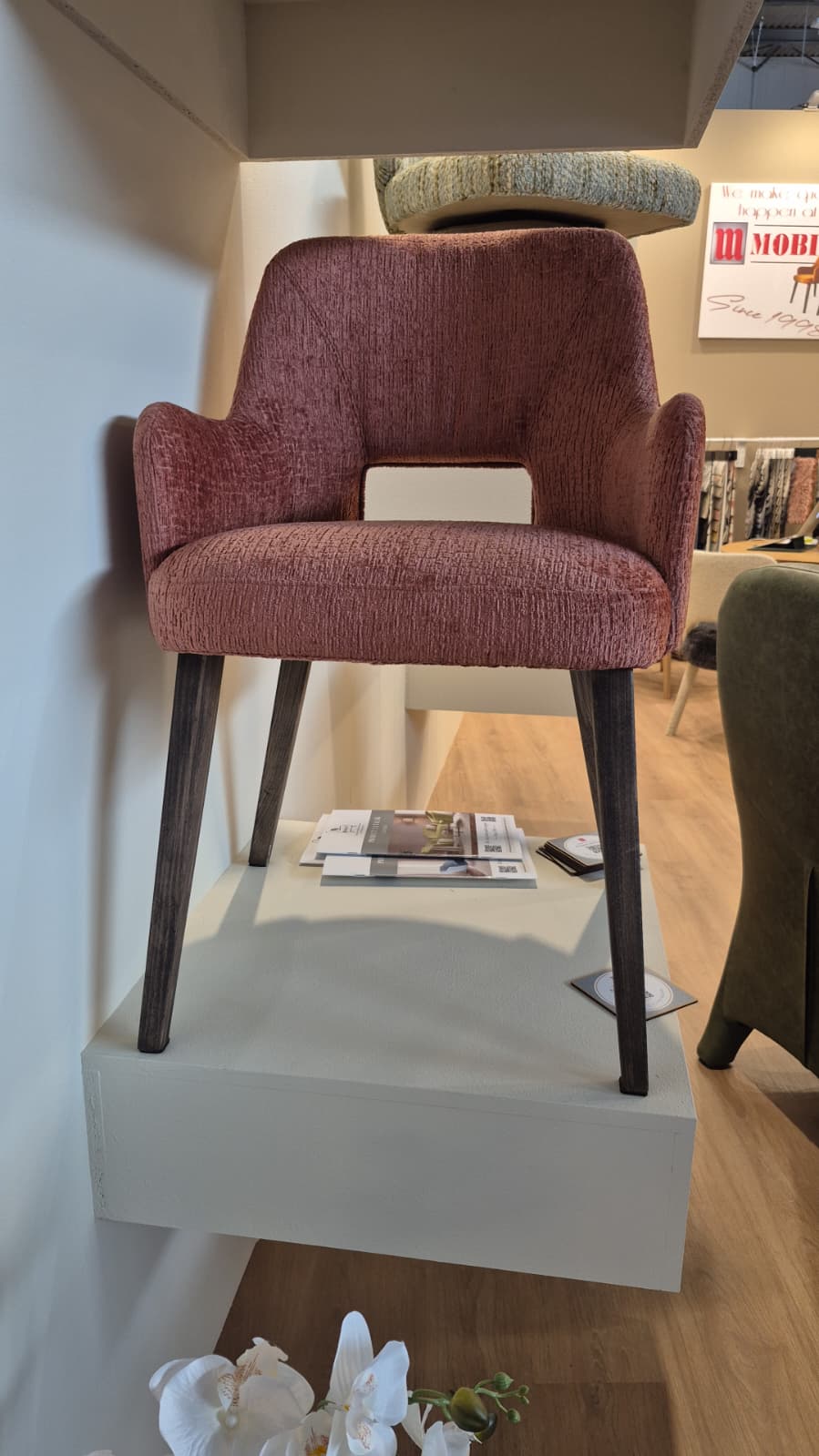 June 07 Armchair Scaun Victoria